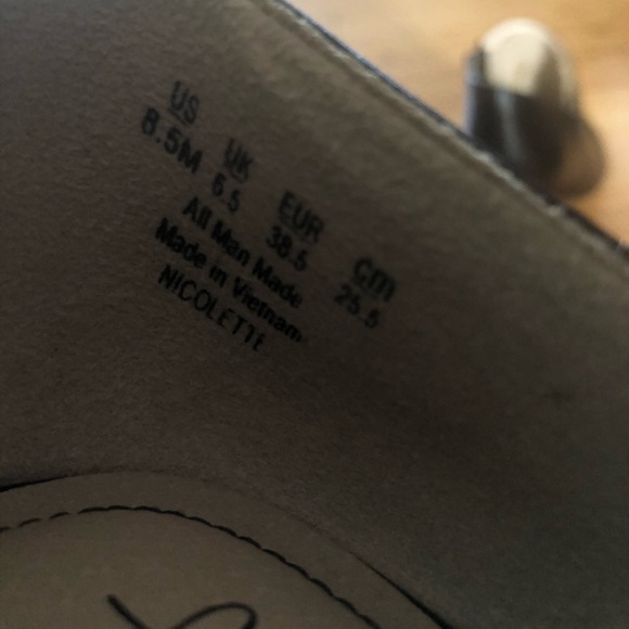 NWOT women’s high heel booties - Picture 6 of 6